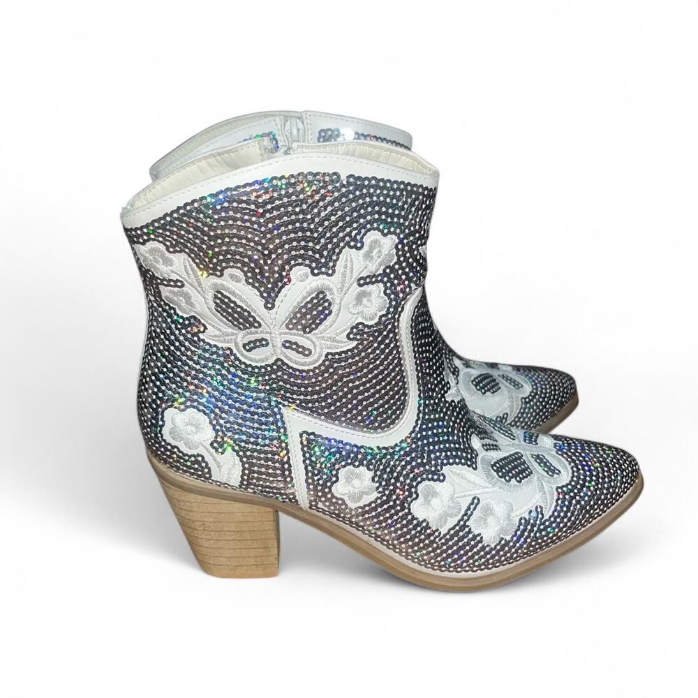 Women's Silver and White Western Cowgirl Boots SZ 9